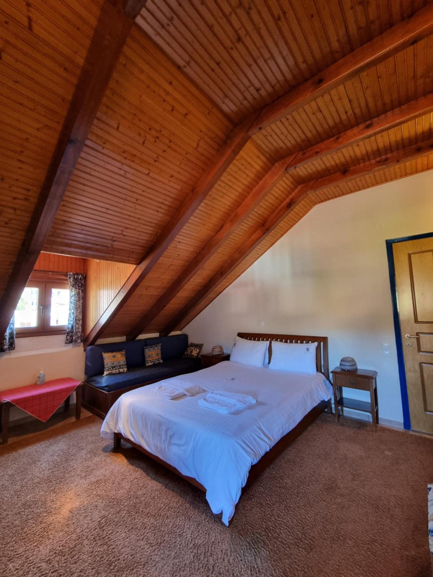 Kalavrita Krinides Apartment And Attics Kamer foto